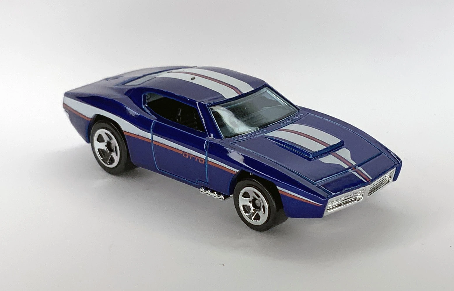 Custom Otto (3rd Color)