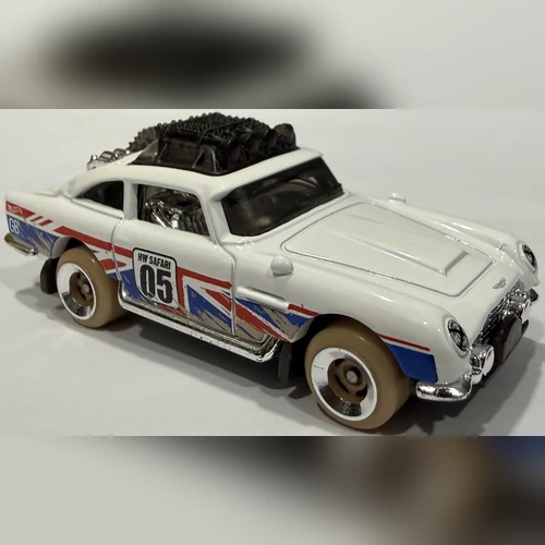 Aston Martin DB5 Safari Edition